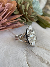 Load image into Gallery viewer, Sterling Silver Flower